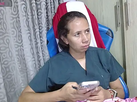 Danielagomez33 online show from June 6, 11:53 pm