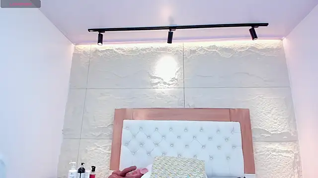 Snapshot of FLEURGRECO chatting on May 13, 12:24 pm FLEURGRECO online show from May 13, 12:24 pm