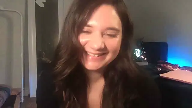 Snapshot of kylienotjenner chatting on February 9, 7:49 am kylienotjenner online show from February 9, 7:49 am