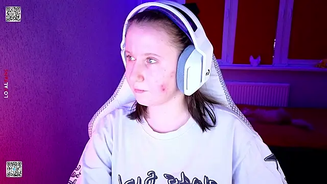 Snapshot of mon_lola chatting on February 4, 2:56 pm mon lola online show from February 4, 2:56 pm