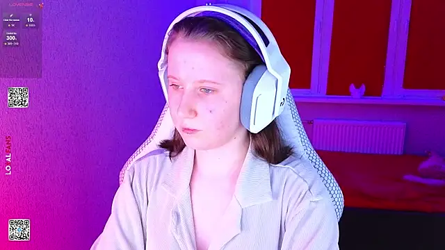 Snapshot of mon_lola chatting on February 17, 3:40 pm mon lola online show from February 17, 3:40 pm