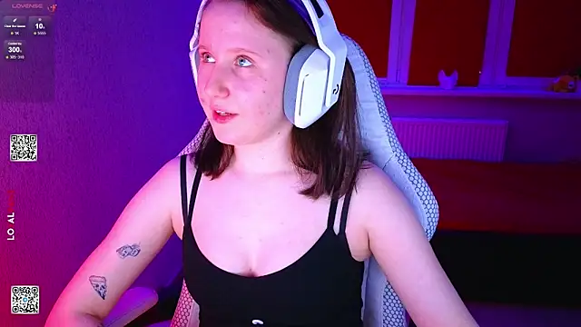 Snapshot of mon_lola chatting on February 25, 3:54 pm mon lola online show from February 25, 3:54 pm