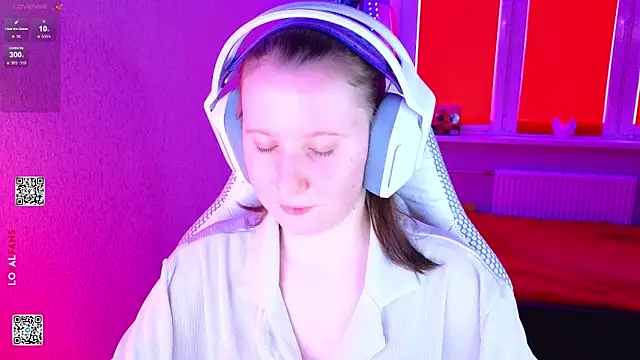 Snapshot of mon_lola chatting on March 4, 12:00 pm mon lola online show from March 4, 12:00 pm