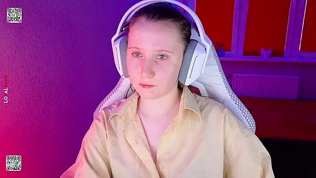 Snapshot of mon_lola chatting on March 16, 2:32 pm mon lola online show from March 16, 2:32 pm