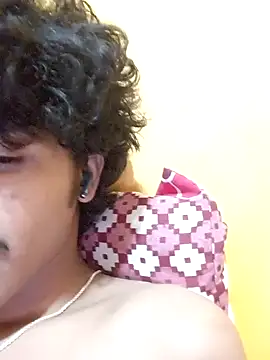 Snapshot of CosmicEmuu chatting on January 9, 7:40 pm CosmicEmuu online show from January 9, 7:40 pm