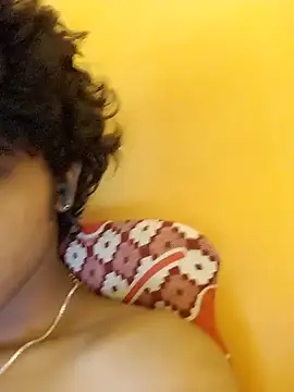 Snapshot of CosmicEmuu chatting on January 11, 10:51 am CosmicEmuu online show from January 11, 10:51 am