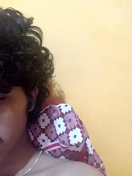 Snapshot of CosmicEmuu chatting on January 12, 7:31 pm CosmicEmuu online show from January 12, 7:31 pm