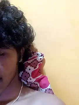 Snapshot of CosmicEmuu chatting on January 28, 1:38 pm CosmicEmuu online show from January 28, 1:38 pm