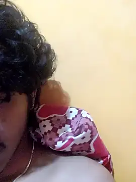 Snapshot of CosmicEmuu chatting on January 28, 5:35 pm CosmicEmuu online show from January 28, 5:35 pm