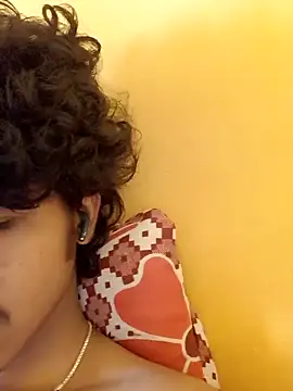 Snapshot of CosmicEmuu chatting on February 14, 5:51 am CosmicEmuu online show from February 14, 5:51 am