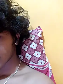 Snapshot of CosmicEmuu chatting on February 27, 7:58 pm CosmicEmuu online show from February 27, 7:58 pm