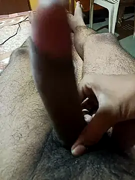 Snapshot of CosmicEmuu chatting on September 16, 1:34 pm CosmicEmuu online show from September 16, 1:34 pm