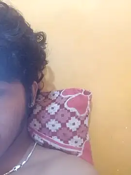 Snapshot of CosmicEmuu chatting on October 6, 6:33 am CosmicEmuu online show from October 6, 6:33 am