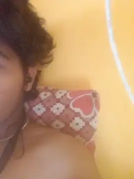 Snapshot of CosmicEmuu chatting on February 16, 12:12 pm CosmicEmuu online show from February 16, 12:12 pm