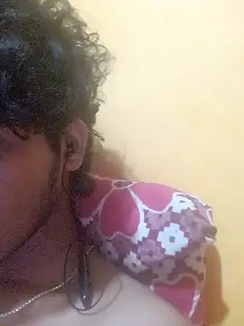 Snapshot of CosmicEmuu chatting on February 26, 7:13 pm CosmicEmuu online show from February 26, 7:13 pm