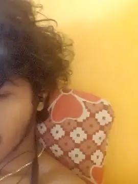 Snapshot of CosmicEmuu chatting on March 15, 6:30 am CosmicEmuu online show from March 15, 6:30 am