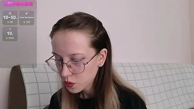 Snapshot of MaryBliss chatting on December 15, 12:26 am MaryBliss online show from December 15, 12:26 am