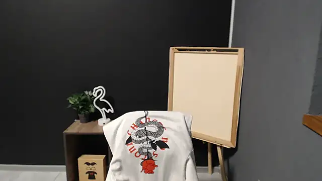 mini girly online show from February 7, 4:35 pm