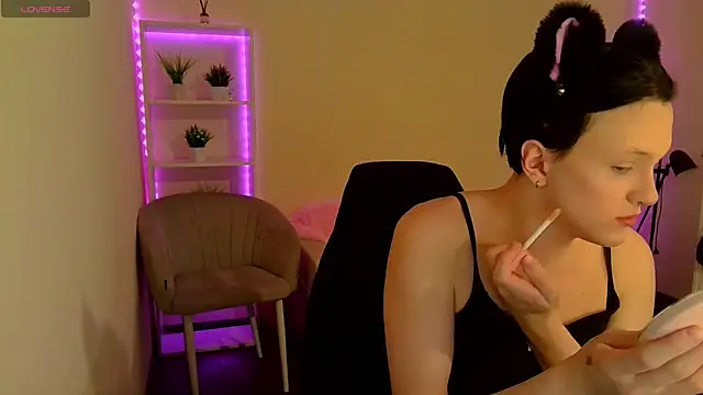 Snapshot of DianaRadrigo chatting on January 22, 12:17 pm DianaRadrigo online show from January 22, 12:17 pm