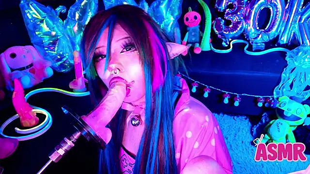 LaytonBox online show from November 14, 1:21 pm