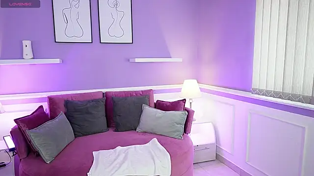 Emma Walkerr  online show from March 17, 7:04 pm