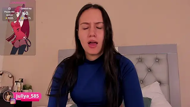 Snapshot of Jullya_x chatting on March 22, 12:14 pm Jullya x online show from March 22, 12:14 pm