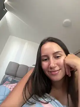 Snapshot of Jullya_x chatting on June 19, 9:07 pm Jullya x online show from June 19, 9:07 pm
