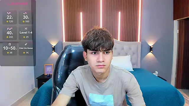 Snapshot of Tommy18__ chatting on September 24, 3:32 am Tommy18 online show from September 24, 3:32 am