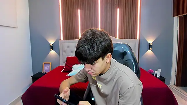 Snapshot of Tommy18__ chatting on October 25, 3:25 am Tommy18 online show from October 25, 3:25 am