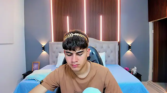 Snapshot of Tommy18__ chatting on October 28, 3:32 am Tommy18 online show from October 28, 3:32 am