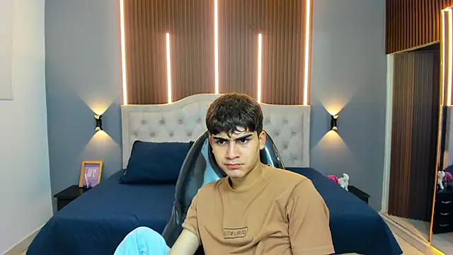 Snapshot of Tommy18__ chatting on November 14, 3:38 am Tommy18 online show from November 14, 3:38 am