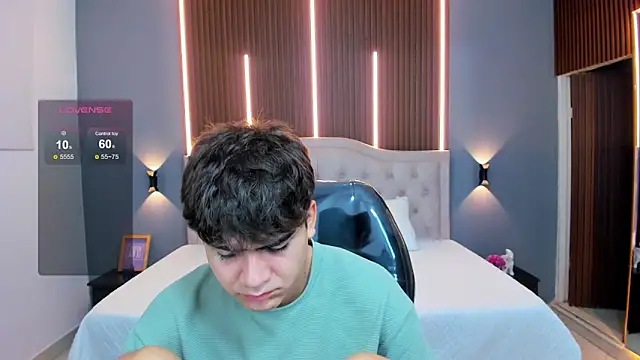 Snapshot of Tommy18__ chatting on November 22, 3:38 am Tommy18 online show from November 22, 3:38 am