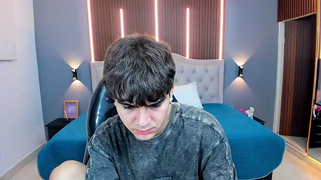 Snapshot of Tommy18__ chatting on November 26, 3:29 am Tommy18 online show from November 26, 3:29 am