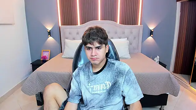 Tommy18   online show from January 14, 3:23 am