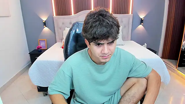 Tommy18   online show from February 5, 3:22 am