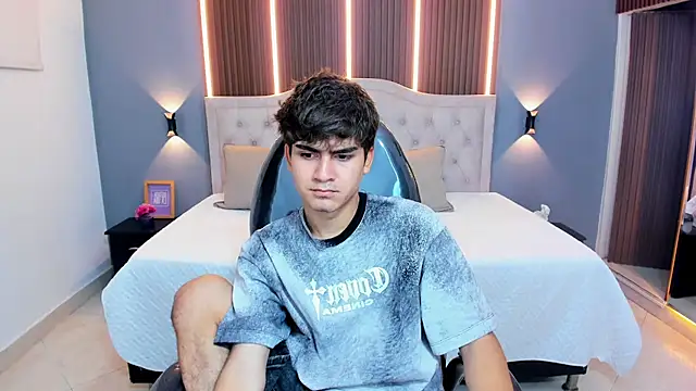 Tommy18   online show from February 7, 3:21 am