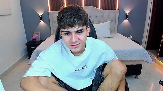 Tommy18   online show from February 19, 3:24 am