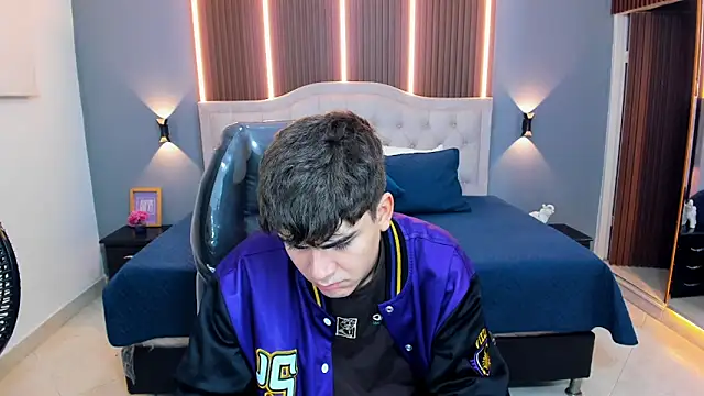 Tommy18   online show from February 24, 3:26 am