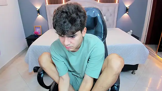 Tommy18   online show from March 7, 3:47 am