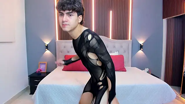 Tommy18   online show from April 29, 3:32 am