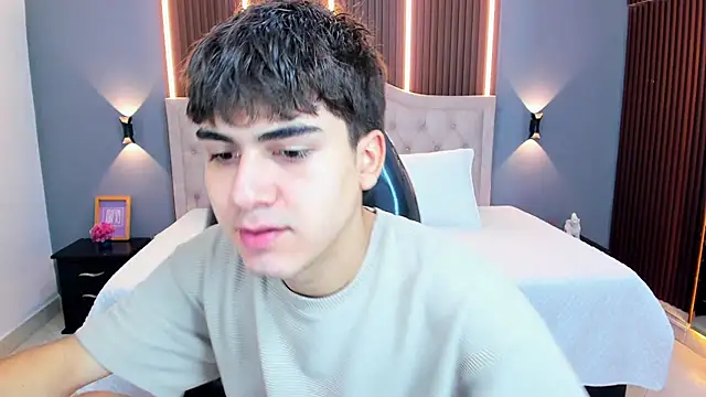 Snapshot of Tommy18__ chatting on May 20, 3:34 am Tommy18 online show from May 20, 3:34 am