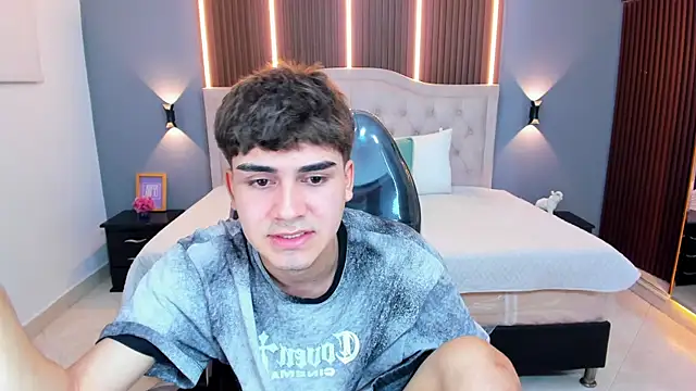 Snapshot of Tommy18__ chatting on June 12, 3:16 am Tommy18 online show from June 12, 3:16 am