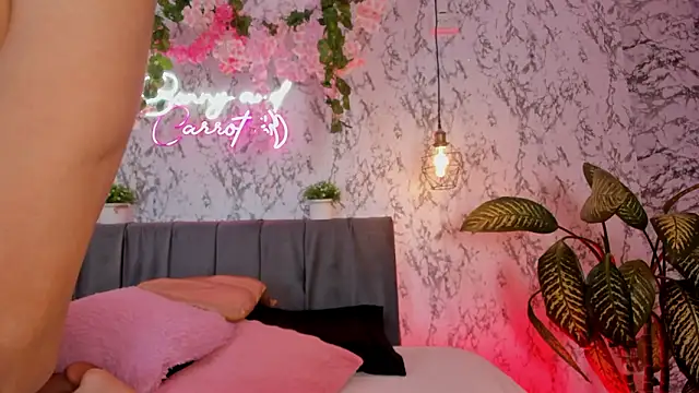 Bonny and carrot online show from February 21, 7:26 pm