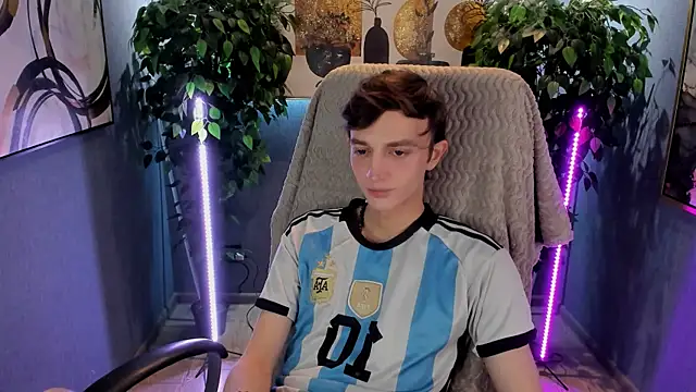 John Weasley online show from December 3, 1:53 pm