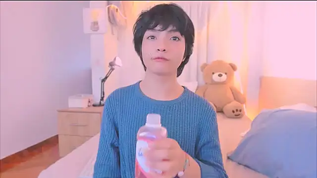 AllanYong18 online show from December 18, 12:11 pm