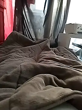 Snapshot of ludov17 chatting on February 4, 8:35 am ludov17 online show from February 4, 8:35 am