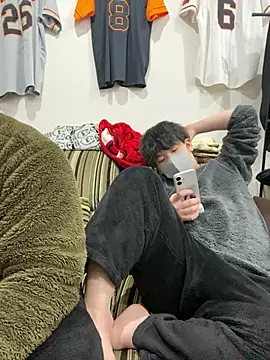 Snapshot of K0718 chatting on February 25, 10:36 am K0718 online show from February 25, 10:36 am