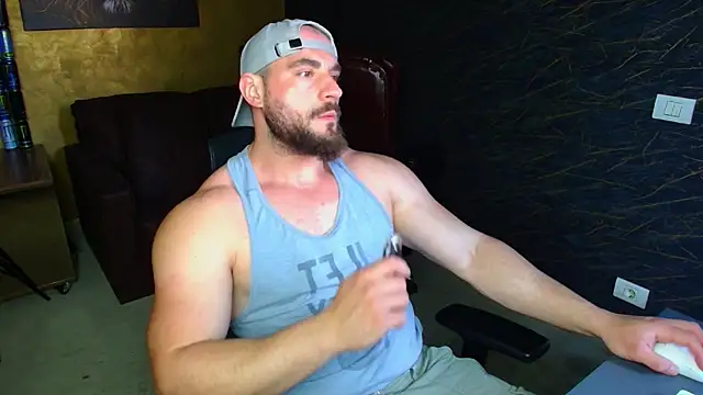 Snapshot of AdamJamesonn chatting on May 13, 6:11 am AdamJamesonn online show from May 13, 6:11 am