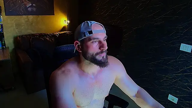 Snapshot of AdamJamesonn chatting on May 16, 10:36 am AdamJamesonn online show from May 16, 10:36 am