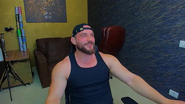 Snapshot of AdamJamesonn chatting on May 28, 4:54 am AdamJamesonn online show from May 28, 4:54 am
